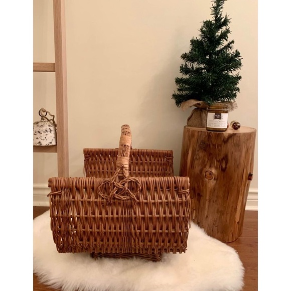 📌 ( Sold ) Vintage Wicker Blanket/ Wood / Plant Basket - Picture 2 of 3